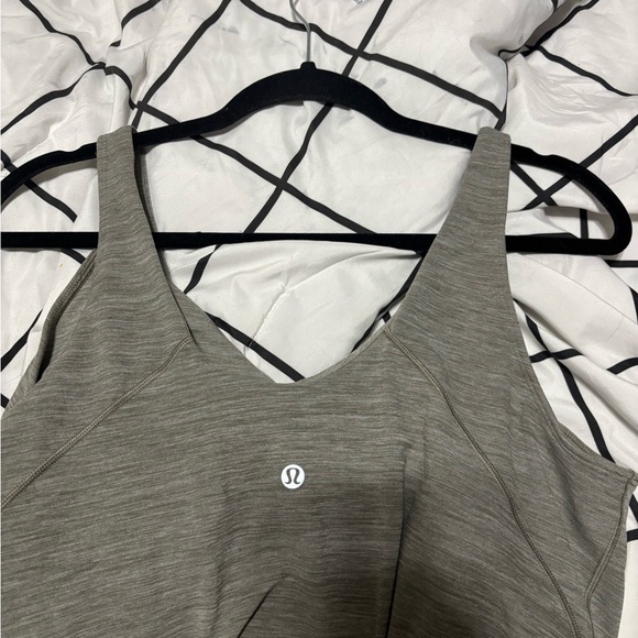 LuLu Gray V-Neck Sleeveless Tank Top - Picture 3 of 3